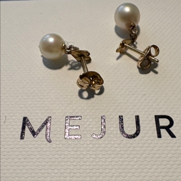 Vintage 14k Pearl Earrings - Picture 6 of 11